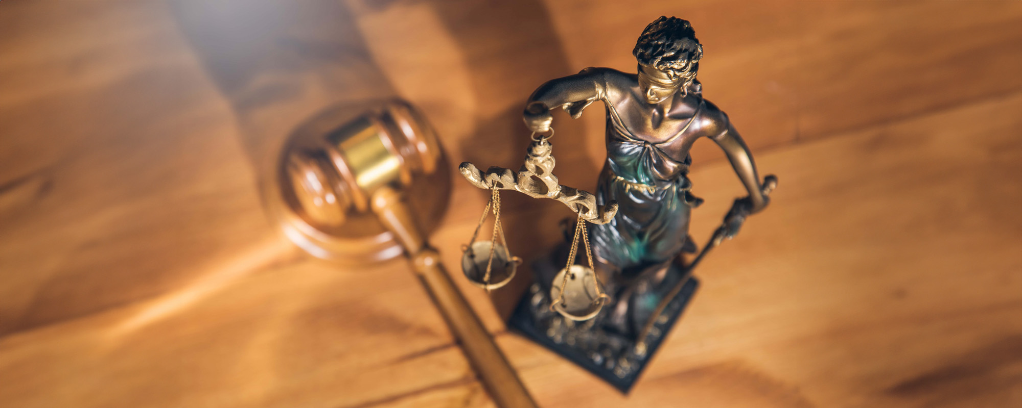 judge gavel with justice lady